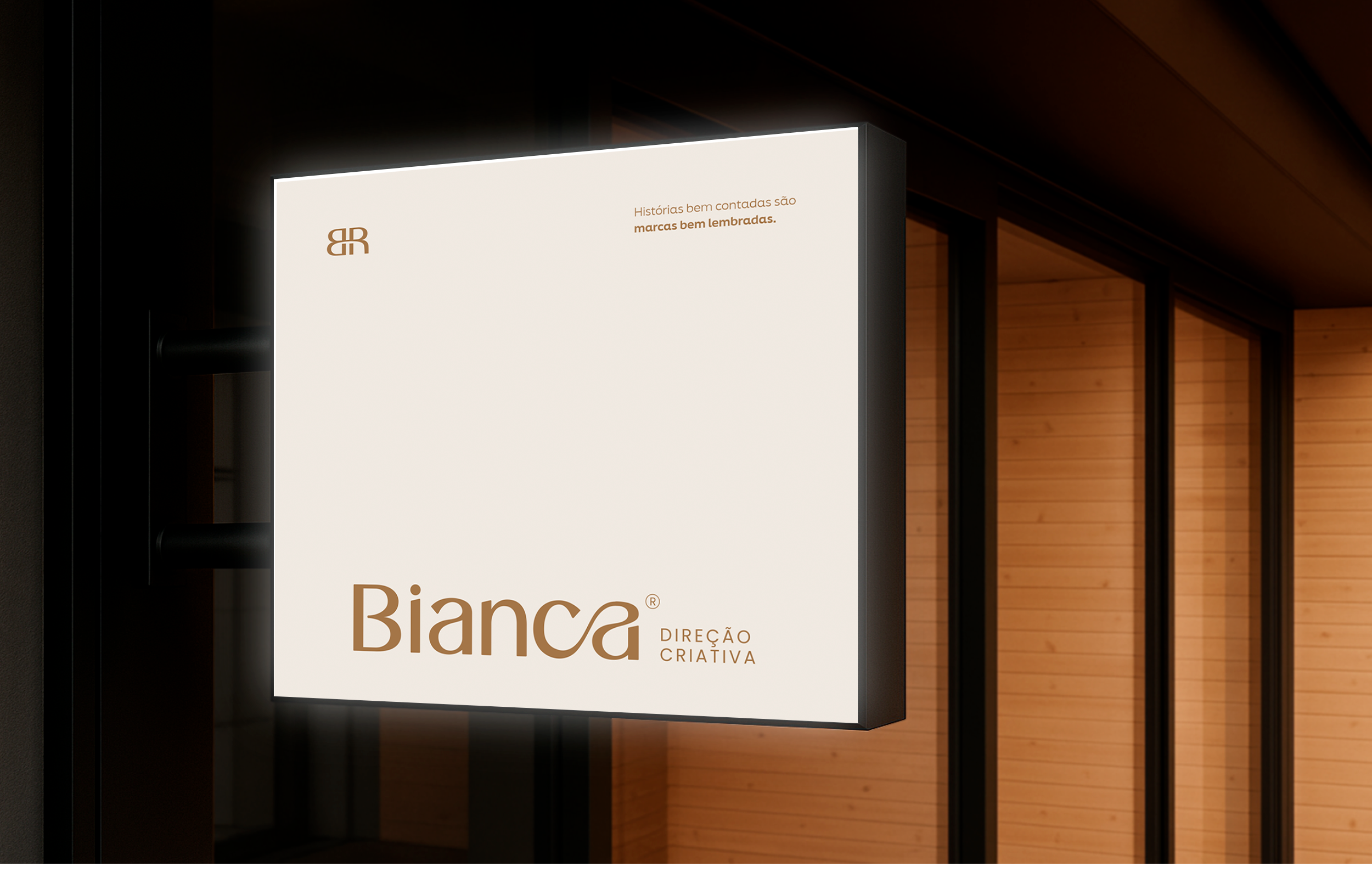 Bianca Direção Criativa - Placa iluminada com identidade visual elegante